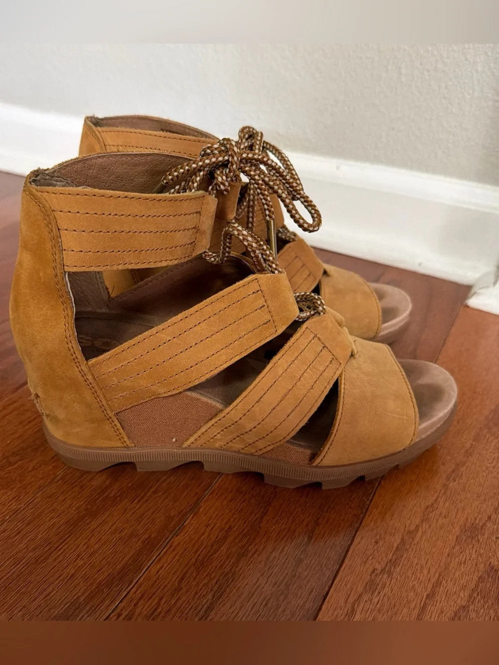 Sorel Women's US 8.5 EU 39.5  Joanie II Camel Tan Leather Lace Up Wedge Sandals